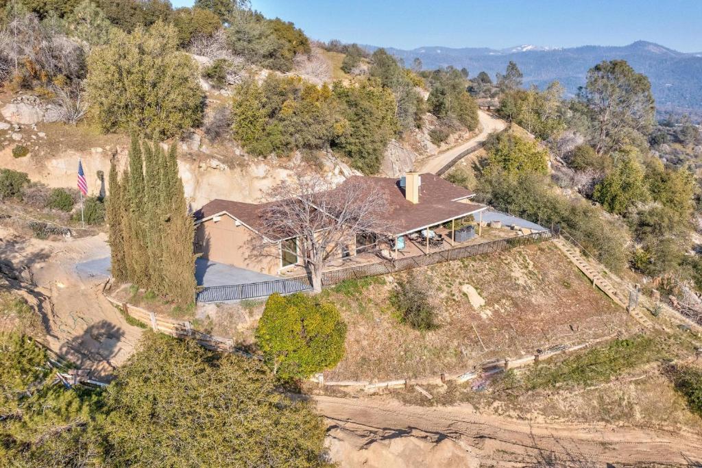 山林小屋周边自然景观