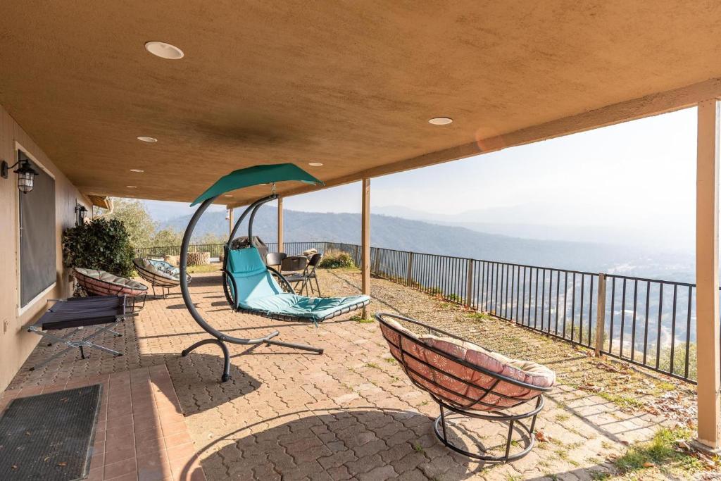 山林小屋周边自然景观
