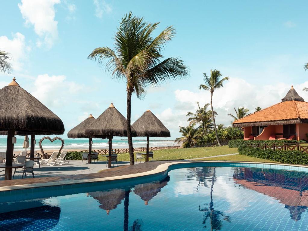 嘎林海斯港塔巴匹坦加旅馆的享有海滩景致的游泳池