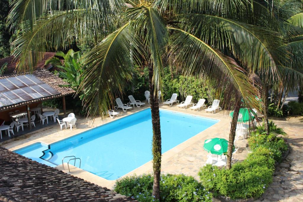 博西坎加语佛得角酒店的旁边是一座棕榈树游泳池