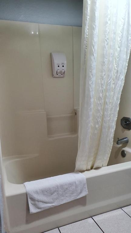 South Padre Island Inn的一间浴室