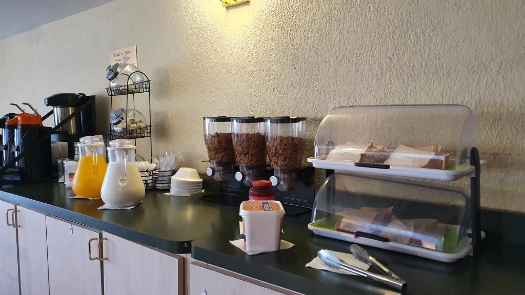汽车旅馆内部或周边提供的食物