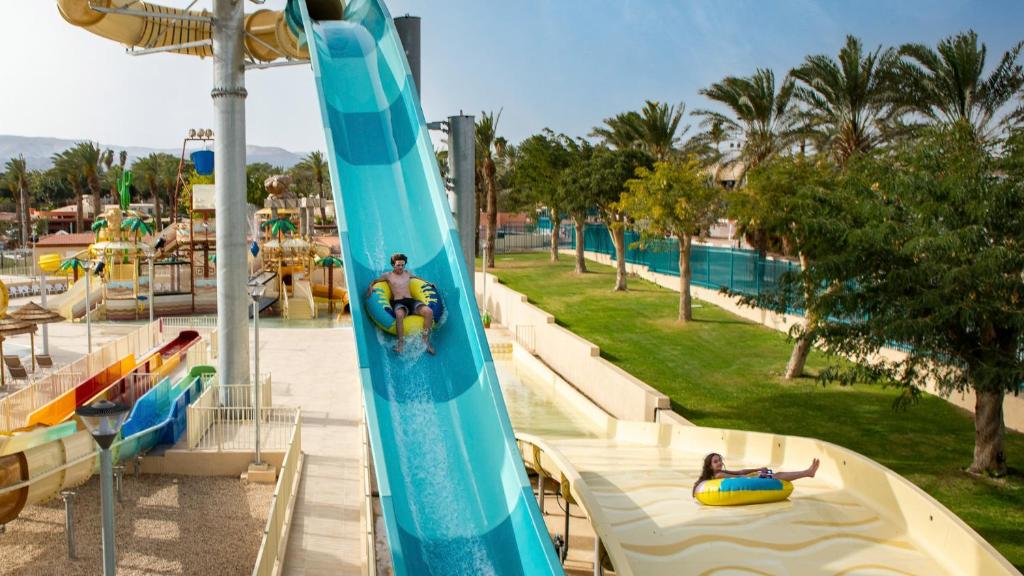 U Splash Resort Eilat内部或周边的泳池