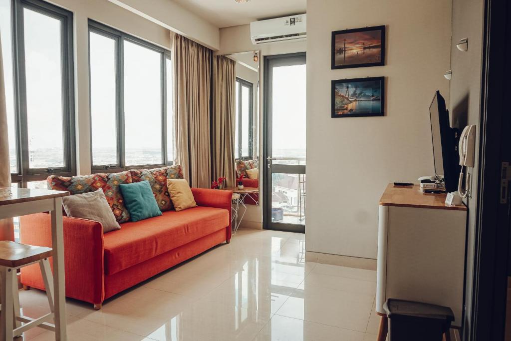 @Lexio.Stay - Luxury Condominium One Residence (Harris Hotel Batam Centre) with sea View (Singapore) + city View (Romantic)的休息区