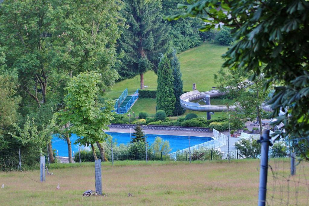 Zinipi Retreat Gelenau "Eber"内部或周边泳池景观