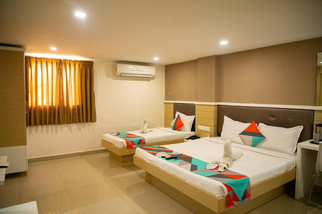 Arunaachalaa Resiidency客房内的一张或多张床位
