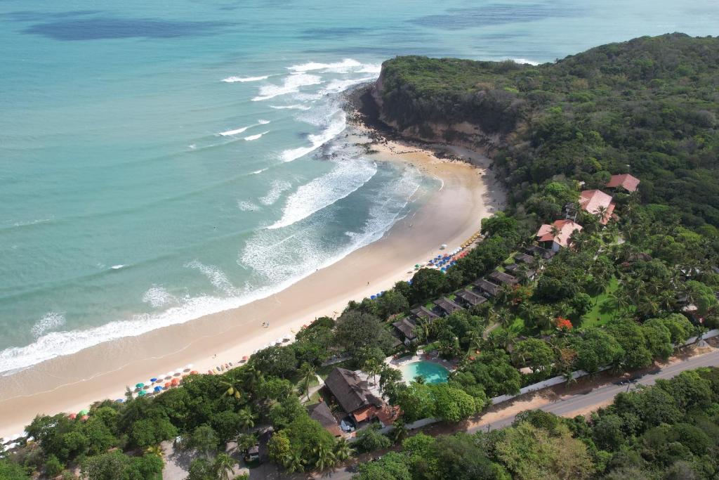 皮帕Madeiro Beach Hotel的享有海滩和海洋的空中景致