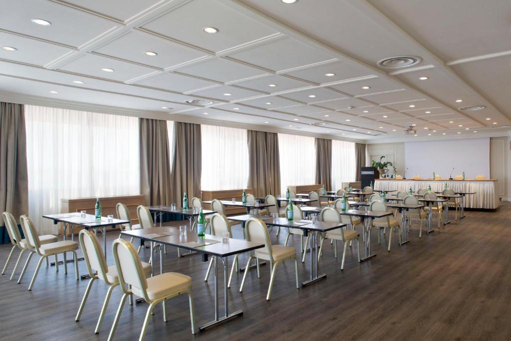 特米努斯星际酒店餐厅或其他用餐的地方