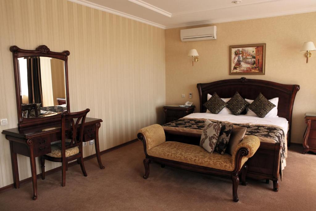 Hotel Kiev客房内的一张或多张床位