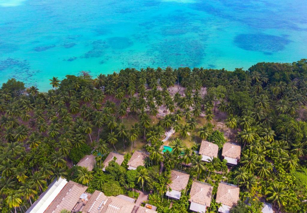 哈夫洛克岛Tilar Siro Andamans - CGH Earth的热带岛屿上度假村的空中景观