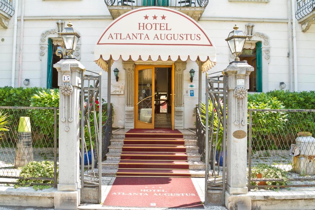 威尼斯丽都亚特兰大奥古斯塔斯酒店的进入位于亚特兰大澳洲的酒店