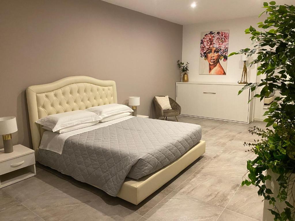 布德里奥A casa di Lella的一间卧室配有一张特大号床。