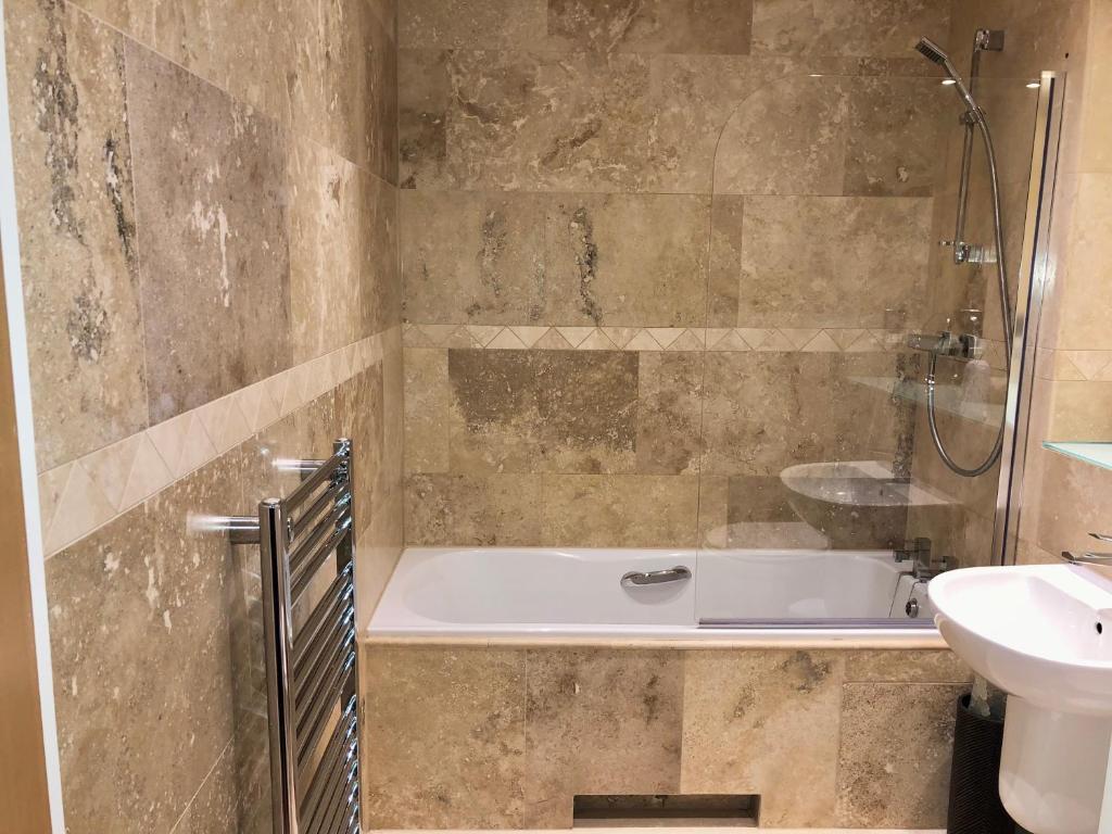 Central York Apartment - Skeldergate YO1的一间浴室