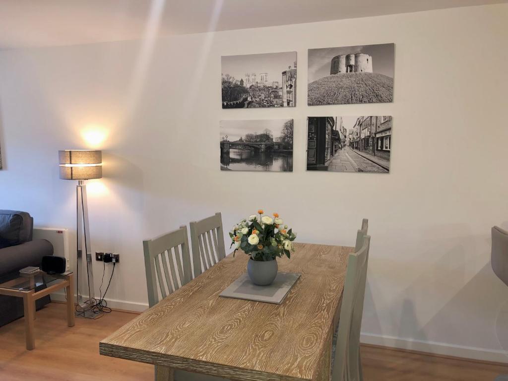 Central York Apartment - Skeldergate YO1的休息区