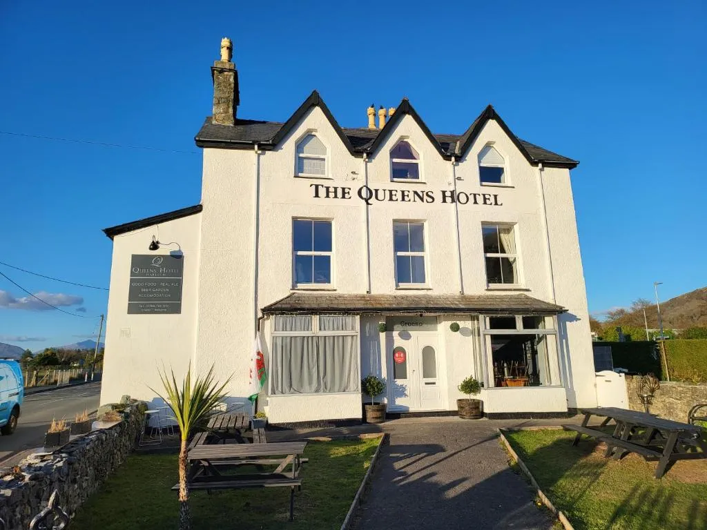 The Queens Hotel Harlech，位于哈雷克的酒店