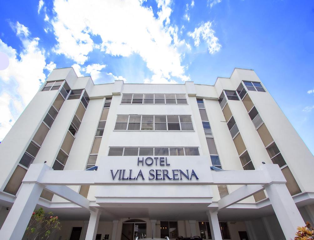 圣萨尔瓦多Hotel Villa Serena San Benito的享有酒店别墅的景致。