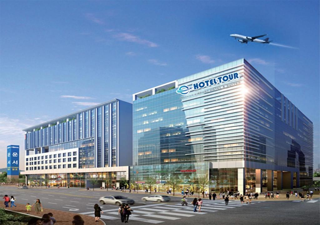 仁川市Hotel Tour Incheon Airport Hotel & Suites的一座大型办公楼,上面有飞机