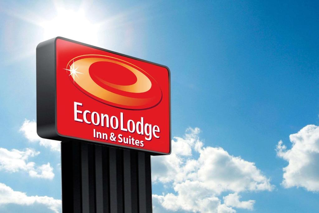 阿尔特斯Econo Lodge Inn & Suites的一家公司和替代公司的标志