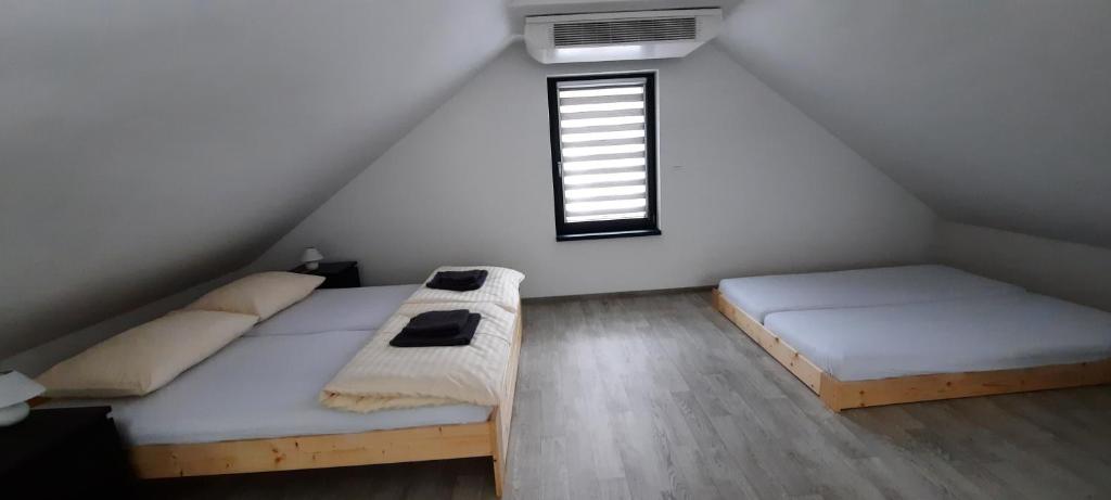 Apartmány Aktiv Lipno客房内的一张或多张床位