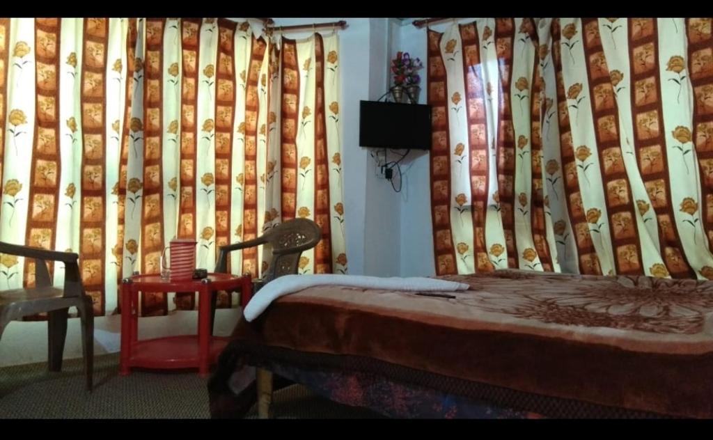 Zam Zam palace pahalgam客房内的一张或多张床位