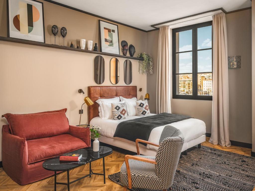 Maisons du Monde Hôtel &amp; Suites - Marseille Vieux Port的休息区