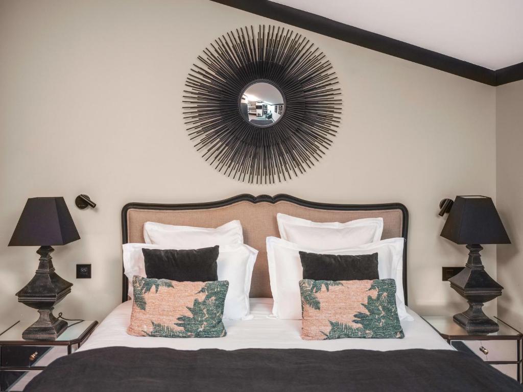 Maisons du Monde Hôtel &amp; Suites - Marseille Vieux Port客房内的一张或多张床位