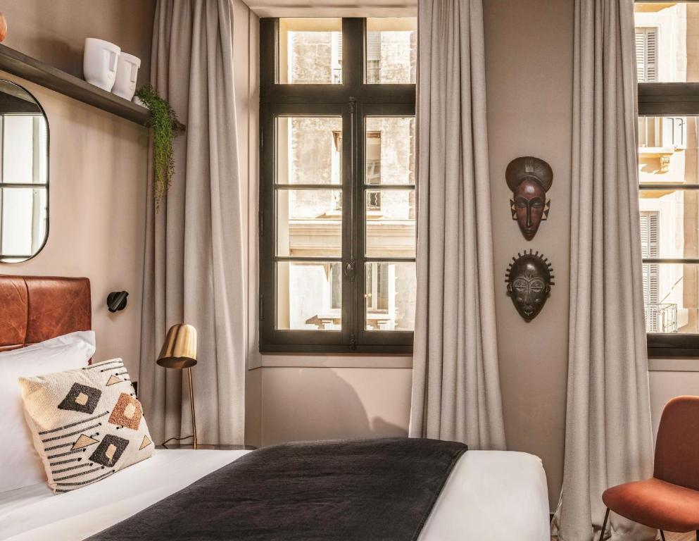 Maisons du Monde Hôtel &amp; Suites - Marseille Vieux Port客房内的一张或多张床位