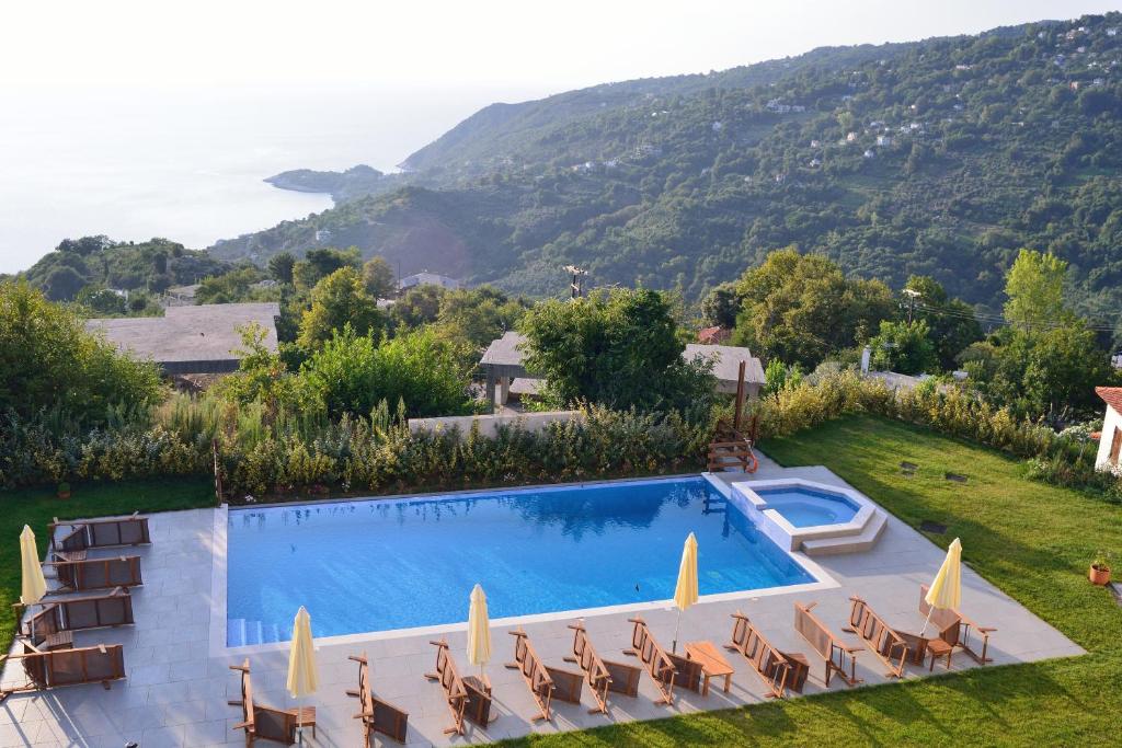 圣季米特里奥斯Theta Hotel的海景别墅 - 带游泳池