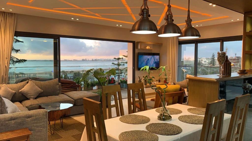 索维拉PRESTIGIA ESSAOUIRA MOGADOR Luxury Ocean View的海景用餐室
