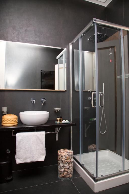 Casa Raiola Ercolano Luxury Rooms &amp; Spa的一间浴室