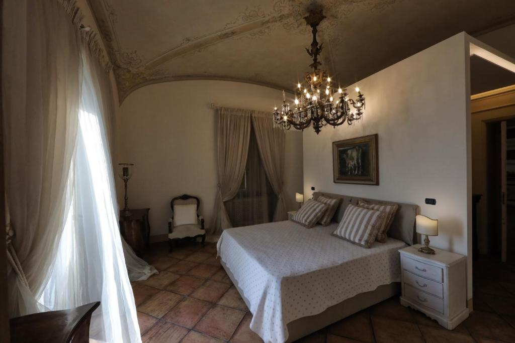 Casa Raiola Ercolano Luxury Rooms &amp; Spa客房内的一张或多张床位