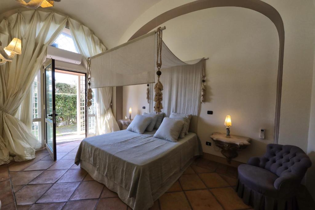 Casa Raiola Ercolano Luxury Rooms &amp; Spa客房内的一张或多张床位