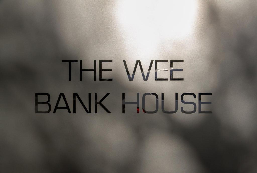 奥本The Wee Bank House的读我们银行房的标志