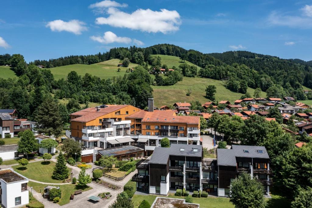 施利尔塞噶玛巴伐利亚酒店的山中住宅区的空中景观