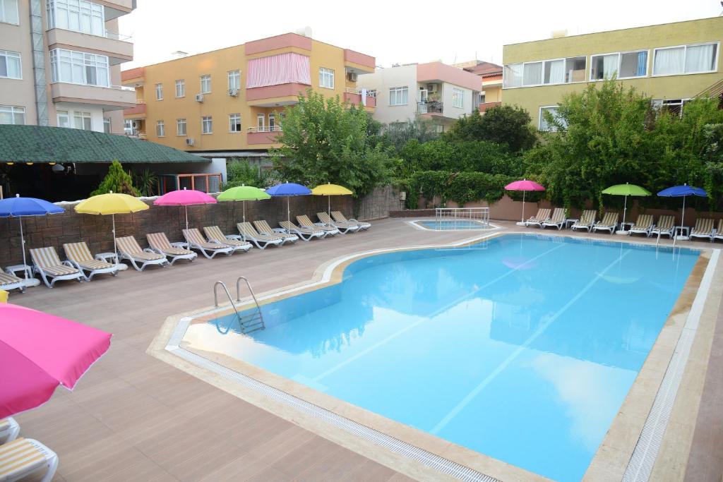 Ozgur Bey Spa Hotel内部或周边的泳池