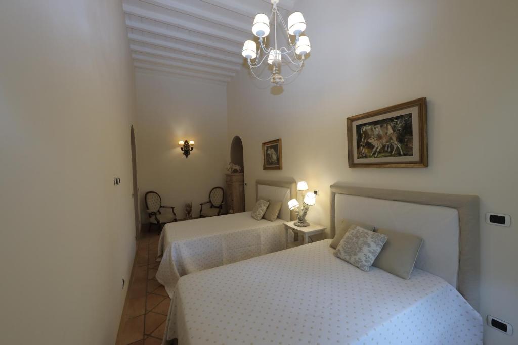 Casa Raiola Ercolano Luxury Rooms &amp; Spa客房内的一张或多张床位