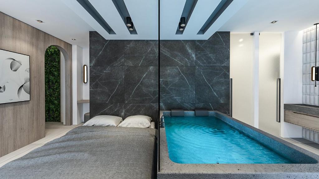 新马尔马拉斯帕帕加罗斯酒店的带浴缸的客房内的大型游泳池