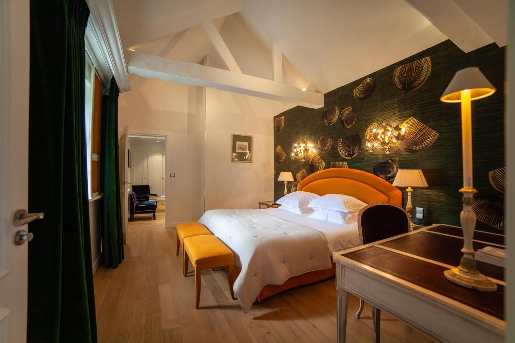博利厄城堡酒店客房内的一张或多张床位