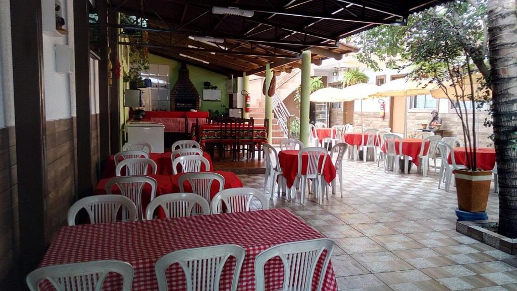 Recanto do Carreiro餐厅或其他用餐的地方