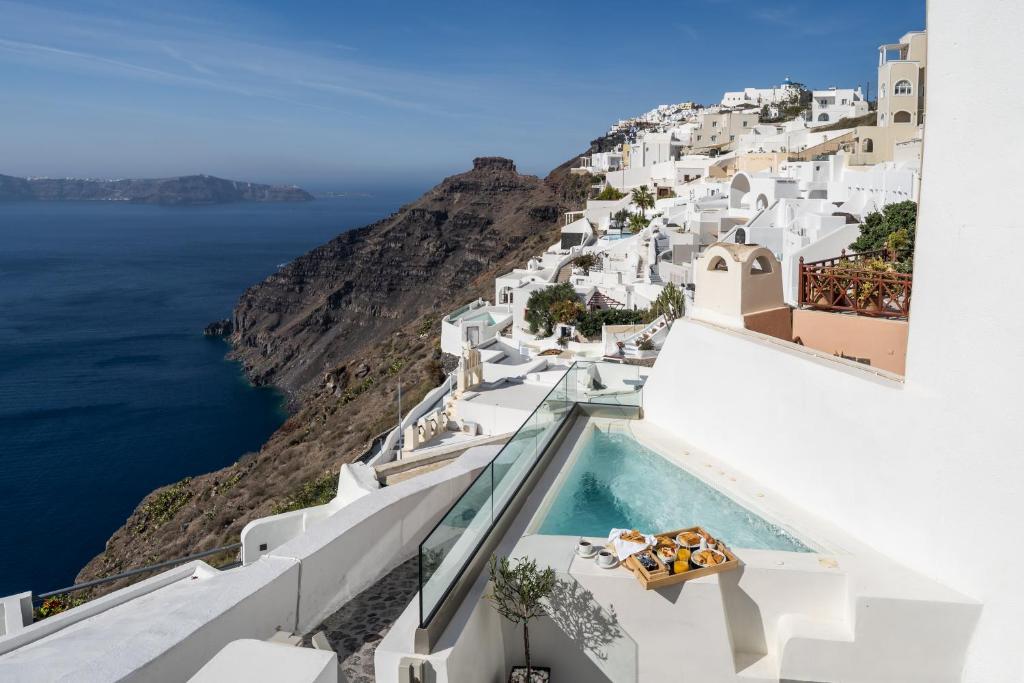 菲罗斯特法尼斯玛洛一室公寓酒店的别墅享有阿马尔菲海岸(amalfi coast)的景致,设有游泳池。