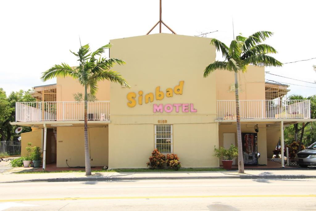 迈阿密辛巴达汽车旅馆的上面有模拟汽车旅馆标志的建筑
