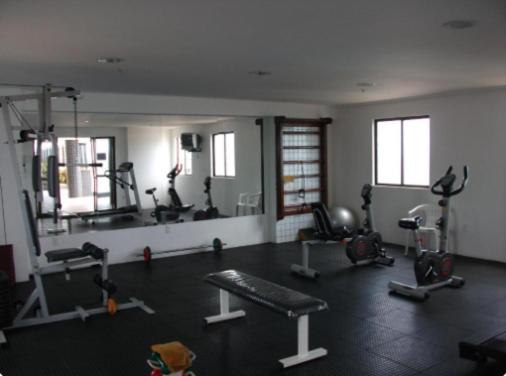Apartamento Condominio Emilio Hinko - Beira Mar的健身中心和/或健身设施