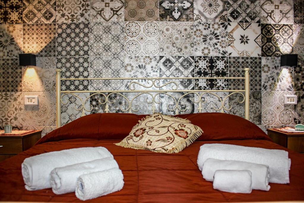 夏卡蒂姆皮苏芮马尔公寓的一间卧室配有带毛巾的床