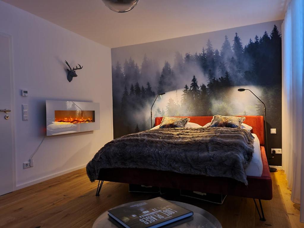 莱茵河畔凯尔Mittendrin Ortenau -keine Monteurwohnung-的一间卧室配有一张壁画床