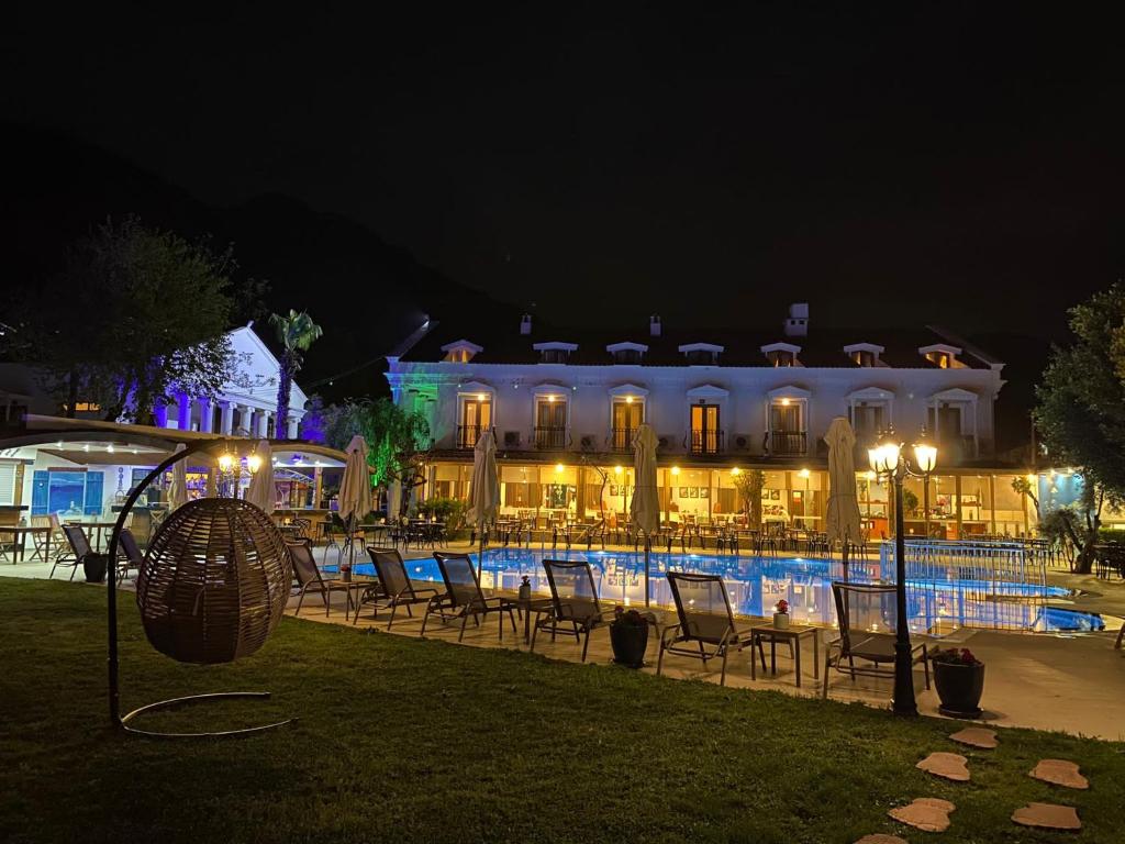 Göcek Lykia Resort Premium Concept Hotel内部或周边的泳池