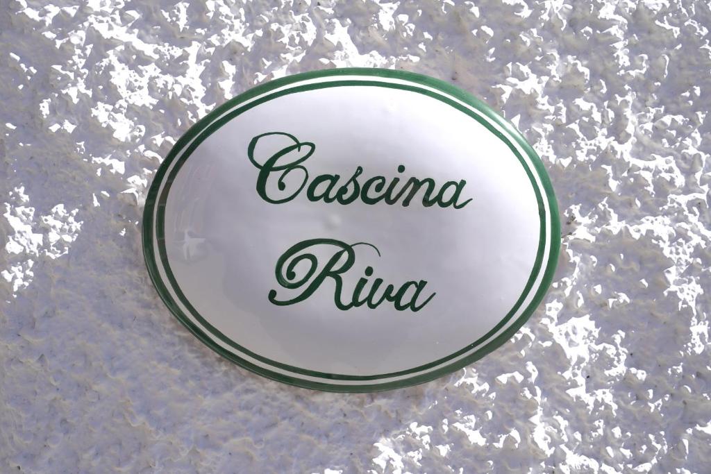 LeggiunoCascina Riva的一张桌子上用“lasagna ninja”字样的镜子