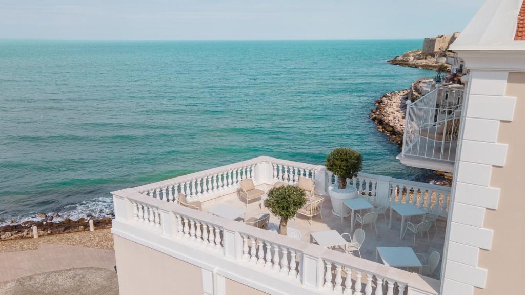 维耶斯泰Tra Cielo e Mare的海景阳台。