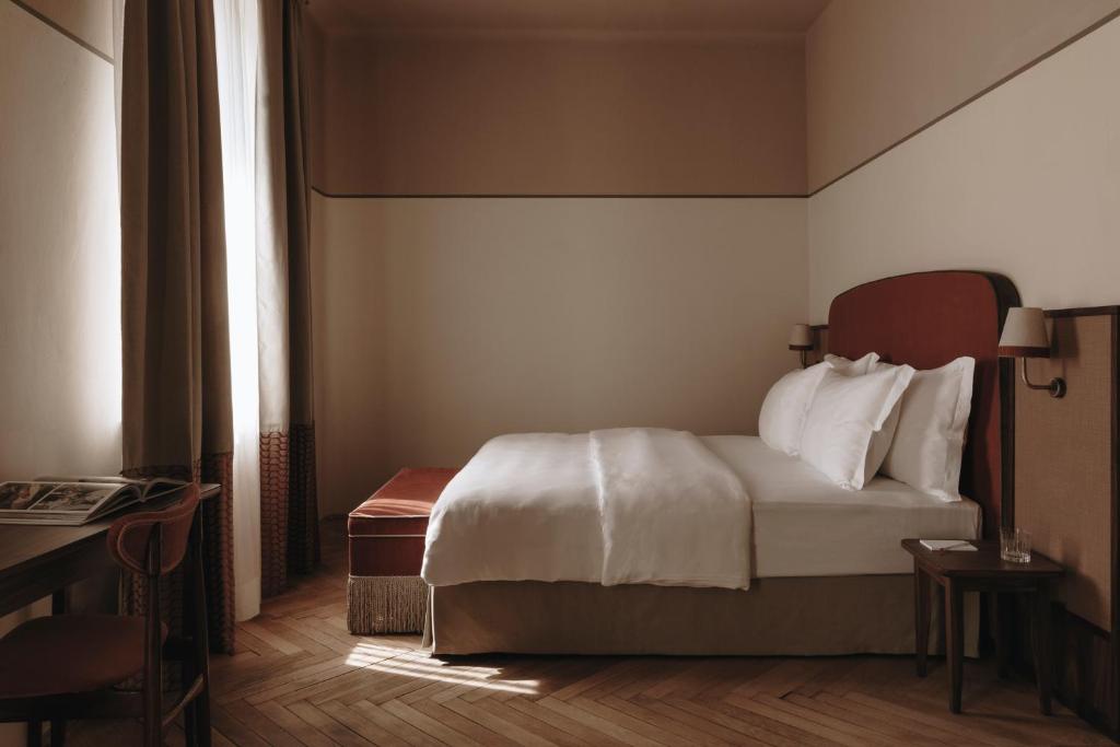 Parkhotel Mondschein, a Member of Design Hotels客房内的一张或多张床位