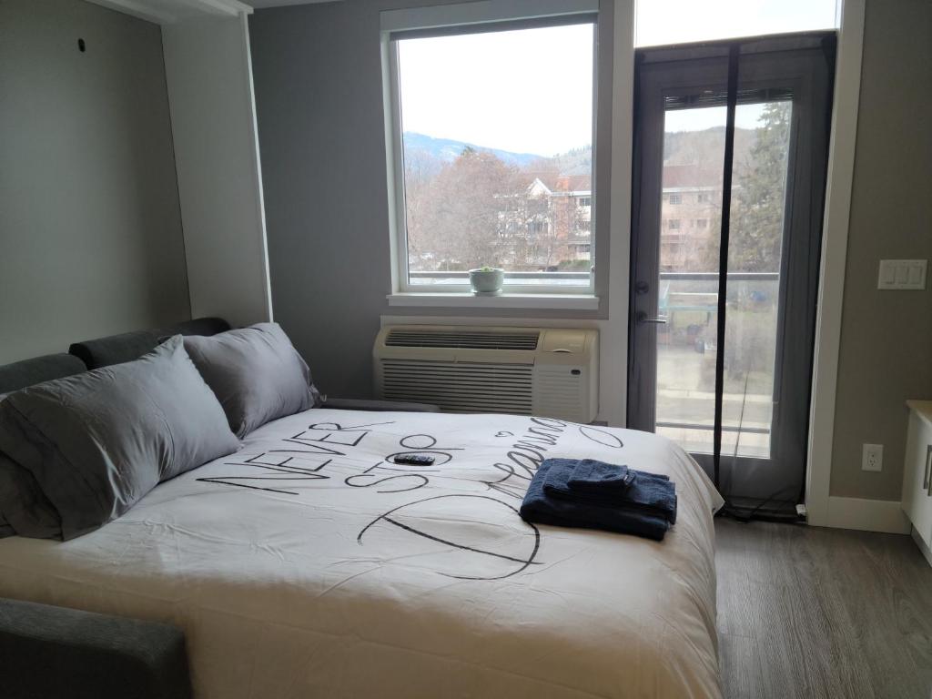 Cozy Studio Suite, 15min walk to downtown客房内的一张或多张床位