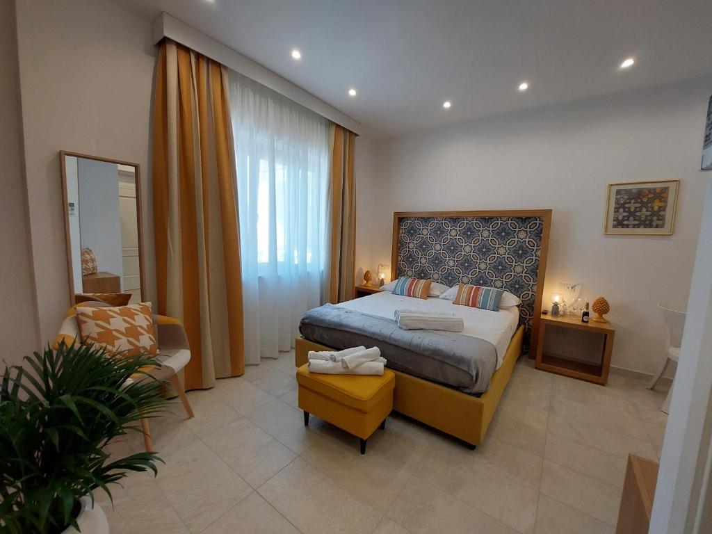 Mistral Luxury Suites客房内的一张或多张床位